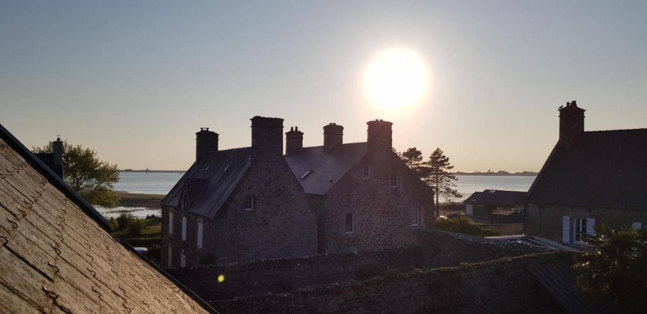 Villa Au 3 La Cour à Tôt Regnéville-sur-Mer Esterno foto